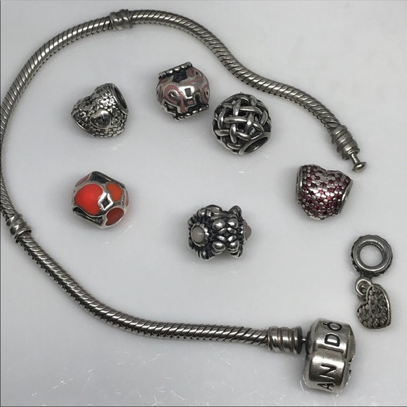 Authentic pandora bracelet - Picture 1 of 5